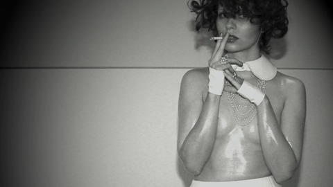 Pic: Nora Tschirner in Embrace