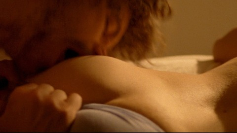 Pic: Noël Wells in Mr. Roosevelt