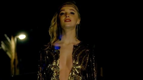 Pic: Phoebe Dynevor in Snatch