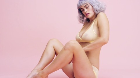 Pic: Myla Dalbesio in Scratch'n'Sniff (2015)