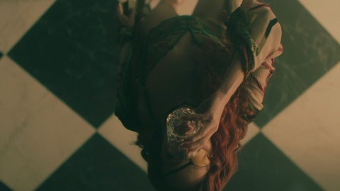 Pic: Madeline Brewer in The Handmaid's Tale (2017)