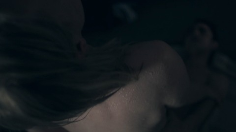 Pic: Elisabeth Moss in The Handmaid's Tale (2017)