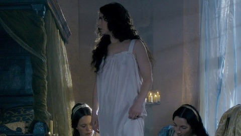 Pic: Amy Manson in The White Princess