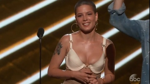 Pic: Halsey in The Billboard Music Awards (2011-2017)
