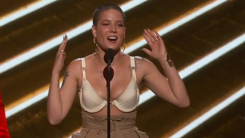 Pic: Halsey in The Billboard Music Awards (2011-2017)