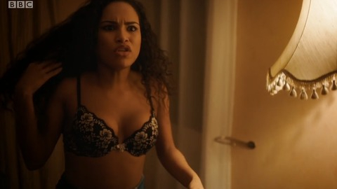 Pic: Saffron Hocking in White Gold (2017)