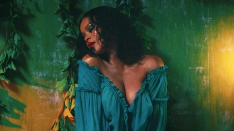 Pic: Rihanna in Wild Thoughts