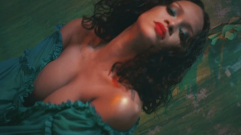 Pic: Rihanna in Wild Thoughts null