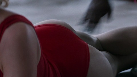 Pic: Betty Gilpin in GLOW