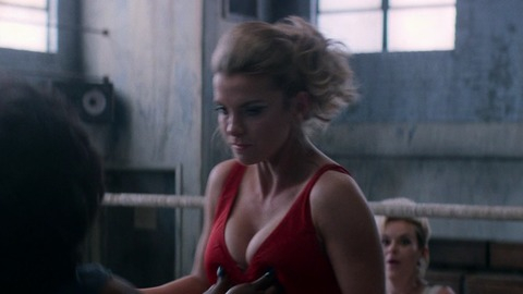 Pic: Betty Gilpin in GLOW
