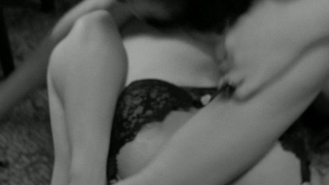 Pic: Bella Donna in Red Roses of Passion