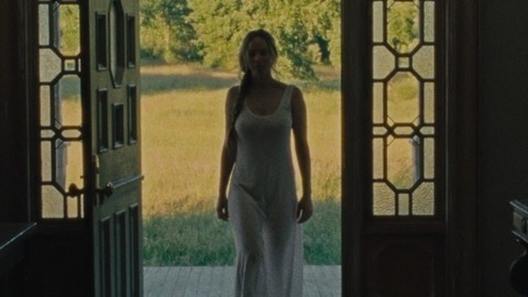 Pic: Jennifer Lawrence in mother!