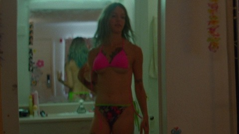 Pic: Bria Vinaite in The Florida Project