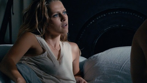 Pic: Teresa Palmer in 2:22