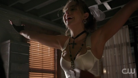 Pic: Elizabeth Gillies in Dynasty