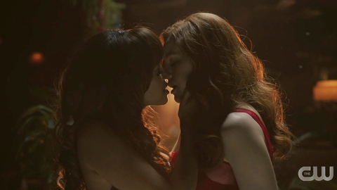 Pic: Madelaine Petsch in Riverdale