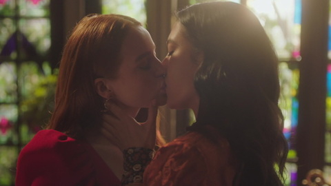 Pic: Madelaine Petsch in Riverdale