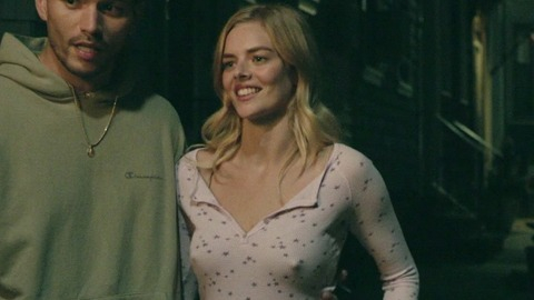 Pic: Samara Weaving in SMILF