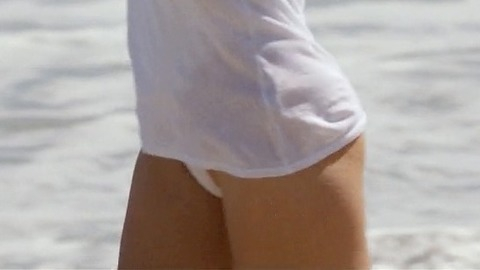 Pic: Pamela Anderson in SPF-18