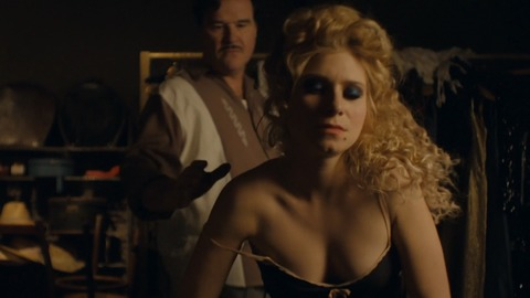 Pic: Niké Kurta in Maigret in Montmartre