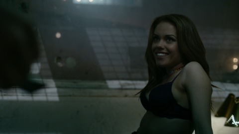 Pic: Stephanie Bennett in Travelers