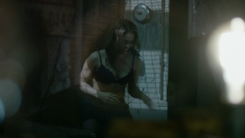 Pic: Stephanie Bennett in Travelers