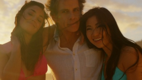 Pic: Luisa Lee in Brad's Status