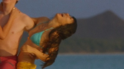 Pic: Luisa Lee in Brad's Status