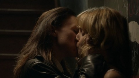 Pic: Mena Suvari in Becks