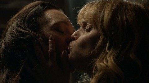 Pic: Mena Suvari in Becks