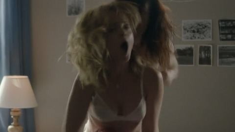 Pic: Mena Suvari in Becks