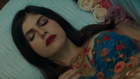 Pic: Alexandra Daddario in Wait