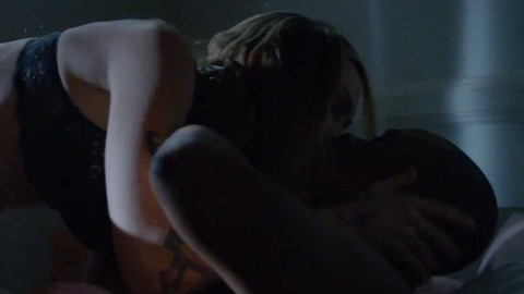 Pic: Aisha Hinds in 9-1-1