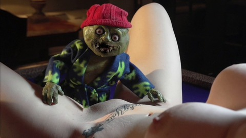 Pic: Leya Falcon in Evil Bong 777