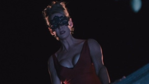 Pic: Uma Thurman in The Con is On