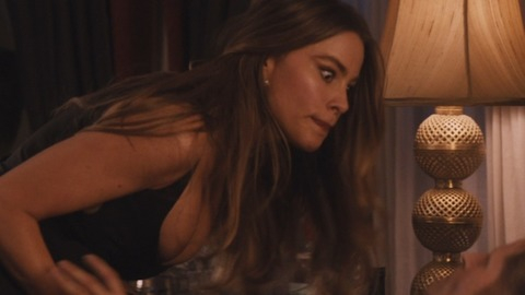 Pic: Sofía Vergara in The Con is On (2018)