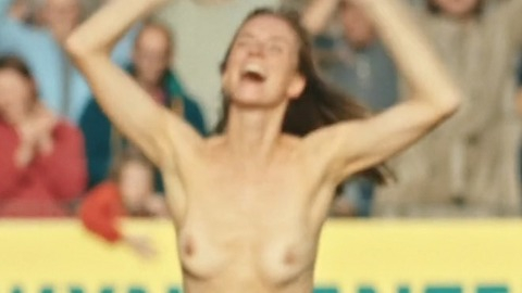 Pic: Simone Kern in Streaker