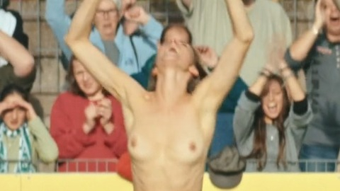 Pic: Simone Kern in Streaker