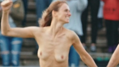 Pic: Simone Kern in Streaker