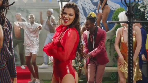 Pic: Hailee Steinfeld in Colour