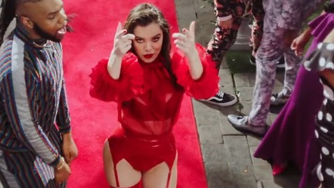 Pic: Hailee Steinfeld in Colour