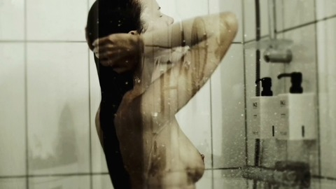 Pic: Hanna Oldenburg in Animalistic