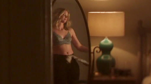 Pic: Elizabeth Lail in YOU