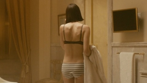 Pic: Tilda Cobham-Hervey in Hotel Mumbai (2018)