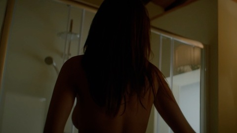 Pic: Emily Ratajkowski in Welcome Home (2018)