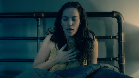 Pic: Kate Siegel in The Haunting of Hill House