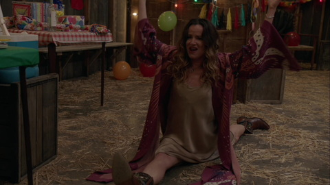 Pic: Juliette Lewis in Camping (2018)