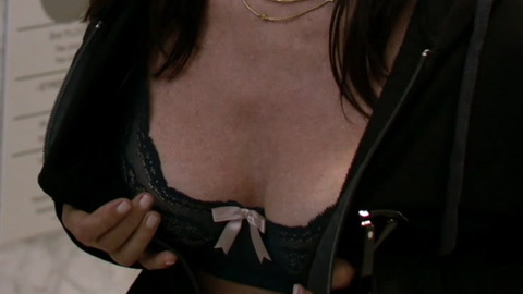 Pic: Courteney Cox in Shameless