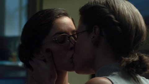 Pic: Rachael Taylor in White Orchid
