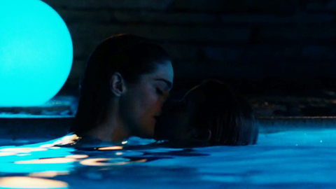 Pic: Emma Roberts in In a Relationship